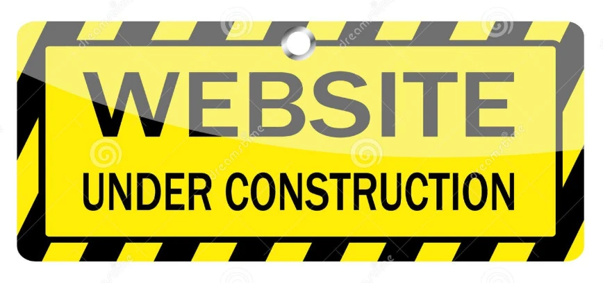 Sala attività con tavoli e materiali per laboratori